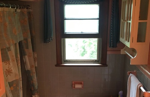 Cortlandt House | Private room in a single family house near Peekskill