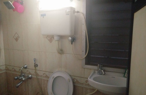 Jogeshwari West Apartment | Private Room in an Apartment for 1 or 2 persons at Andheri West