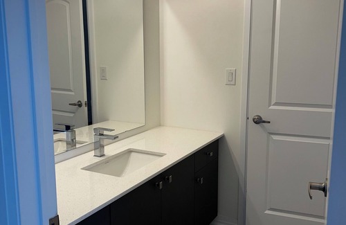 Balm Beach House | Private Room in Markham