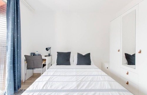 Le Ray House | Private room in renovated apartment - Tram 1 min walk