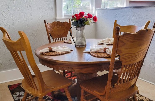Eastman Cottage | Private Room in The Cottage on 5th in Downtown Eastman