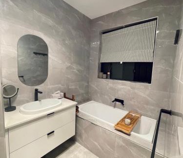 Clearview House | Private room & private toilet in Clearview