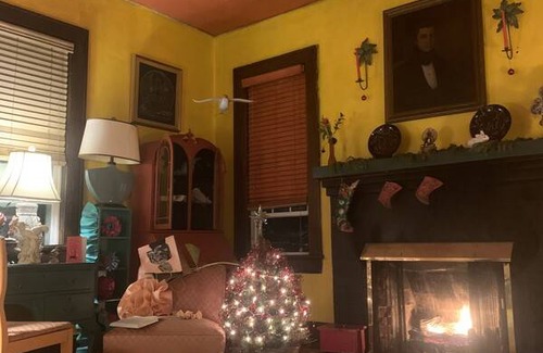 Roanoke Resort | Private room ∙ 1 guest