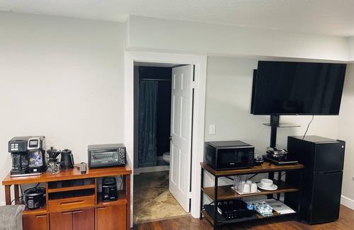 New Port Richey Apartment | Private room with private entrance, kitchenette, shared pool in New Port Richey