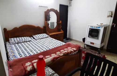 Mehdipatnam House | Private room with attached bathroom