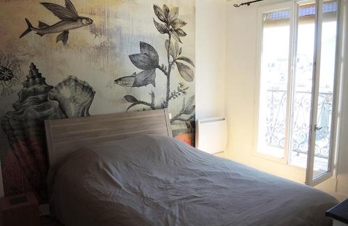 Quartier de la Goutte-d'Or House | Private Room with Bathroom in Sunny Flat