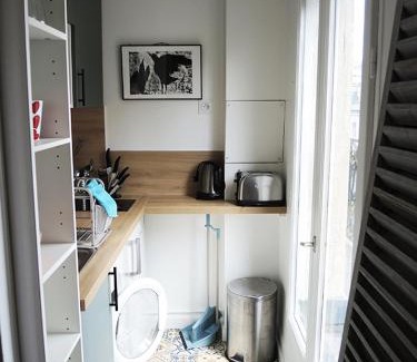 Quartier de la Goutte-d'Or House | Private Room with Bathroom in Sunny Flat