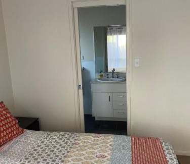 Wollongong CBD House | Private room with ensuite and parking close to Wollongong CBD