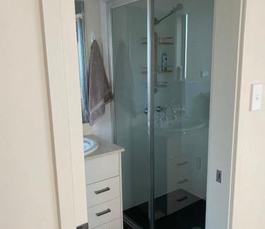 Wollongong CBD House | Private room with ensuite and parking close to Wollongong CBD