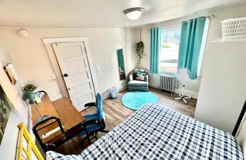 Rainier Valley House | Private Room with Shared Bathrooms and Air Conditioning 10 Minutes from SeaTac Airport