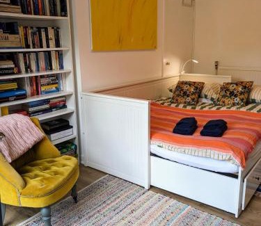 Longcroft House | Private room with terrace and free parking