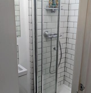 Longcroft House | Private room with terrace and free parking