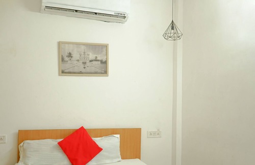 Jangupura Extension Bed & Breakfast | private rooms in lajpat nagar
