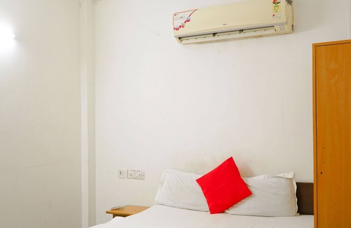 Jangupura Extension Bed & Breakfast | private rooms in lajpat nagar