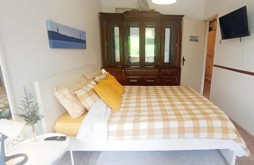 Benfica House | Private Rooms in Shared Apartment - Shared Bathroom and Dog Friendly