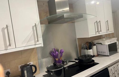 Ashford Apartment | Private Rooms with shared living room in Kent with Parking