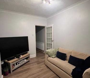 Ashford Apartment | Private Rooms with shared living room in Kent with Parking
