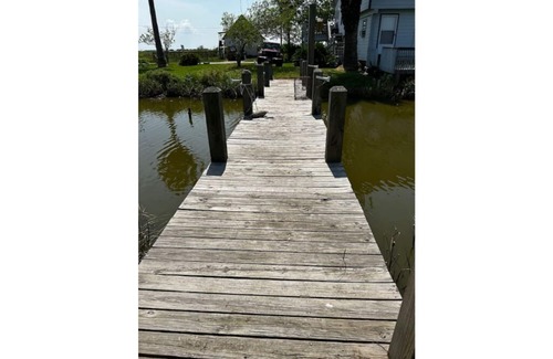Crystal Beach RV Rental | Private RV Pad w/fishing access close to beach!