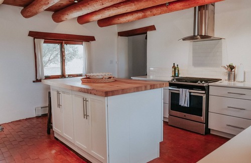 Taos House | Private + Scenic Adobe Gem Perfect Location for Ski + Town