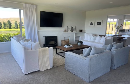 Havelock North House | Private setting with vineyard outlook yet only moments from the Village.