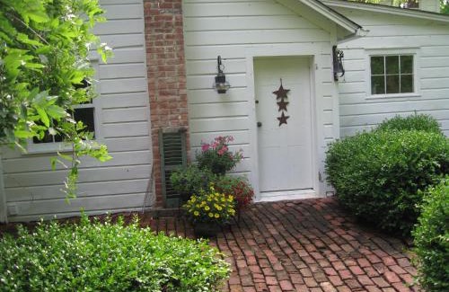 Clinton Corners Bed & Breakfast | Private setting on country farm near Rhinebeck