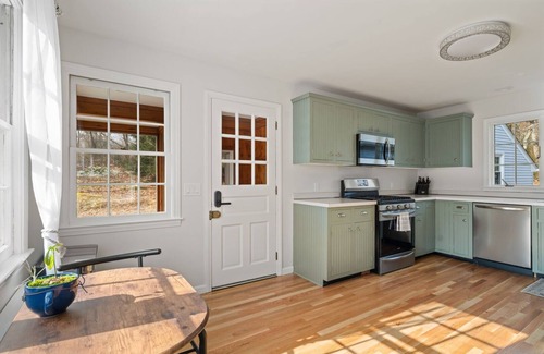 South Kingstown House | Private setting w/hiking trails, sleeps 13, a/c, minutes to area beaches