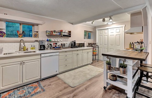 East Renton Highlands Apartment | Private Spa Retreat!