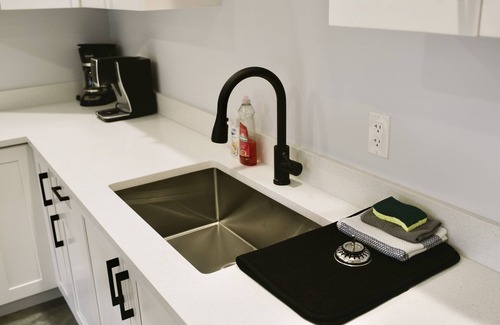 Nelson Apartment | Private, Spacious & Central Suite near lake with AC, 25Km to Whitewater ski hill