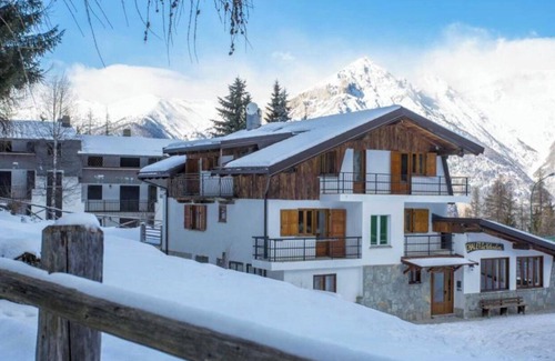 Sauze d'Oulx Ski Chalet | Private spacious Chalet set at the foot of the mountain trails in Sauze D'Oulx