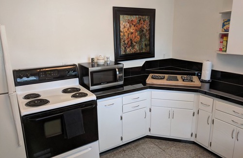 Hillsboro West End House | Private, Spacious Upstairs House In Vanderbilt/Hillsboro Village Neighborhood