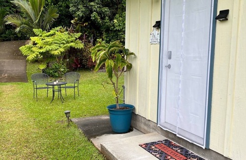 Hakalau Apartment | Private Studio, 10 min walk to Hakalau Beach, Hamakau Coast. 15 min to Honoli'i