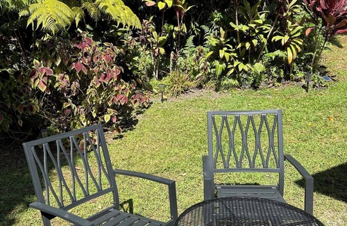 Hakalau Apartment | Private Studio, 10 min walk to Hakalau Beach, Hamakau Coast. 15 min to Honoli'i