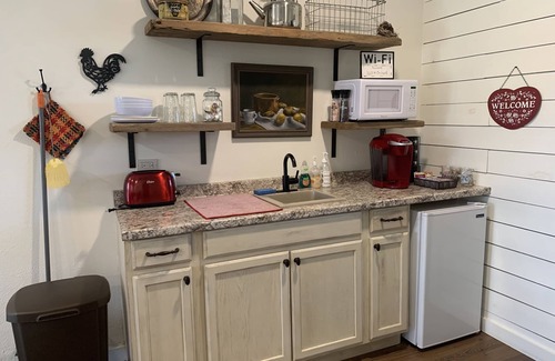Waco Apartment | Private Studio minutes to Baylor, Convention Ctr and Silos