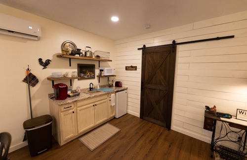 Waco Apartment | Private Studio minutes to Baylor, Convention Ctr and Silos
