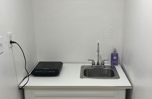 Brampton House | Private studio unit close to transit