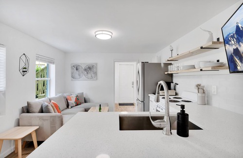 South Palm Park Neighborhood Association Apartment | Private Studio w/Fenced Yard Steps 2 Waterfront
