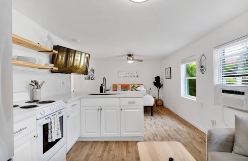 South Palm Park Neighborhood Association Apartment | Private Studio w/Fenced Yard Steps 2 Waterfront