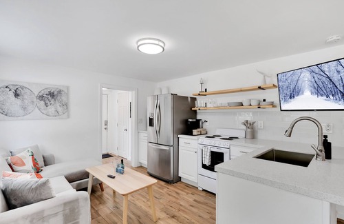 South Palm Park Neighborhood Association Apartment | Private Studio w/Fenced Yard Steps 2 Waterfront