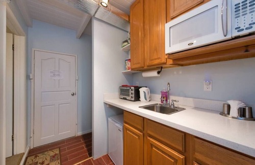 Westlake House | Private Studio with Garden View near SFSU, SF, and BART