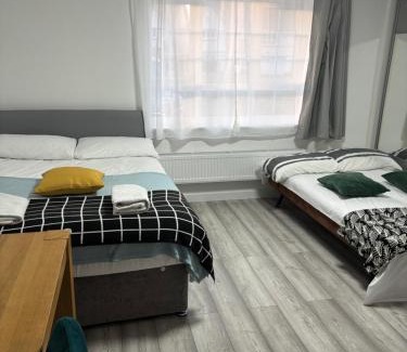 Moffat Apartment | private Studio with its own kitchen and bathroom