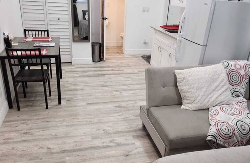 Lake Worth Apartment | Private studio with working space, in Lake Worth Beach
