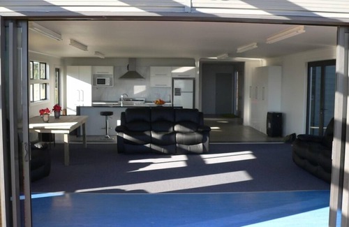 Whangapoua House | Private stunning elevated ocean veiws