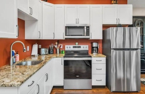 Cascade House | Private Suite on the Missouri River