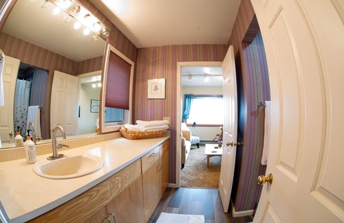 Bayshore - Klatt House | PRIVATE SUITE WITH a VIEW