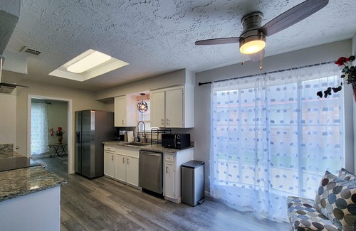 Meadows Place House | Private Swimming Pool ! 20 Mins to Downtown/MDC !