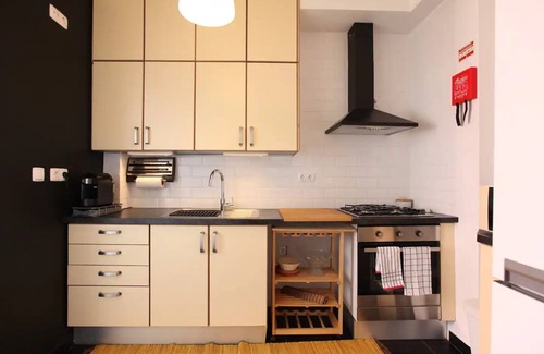 Odivelas Apartment | Private Terrace with Sun 15 minutes from Lisbon and the Airport