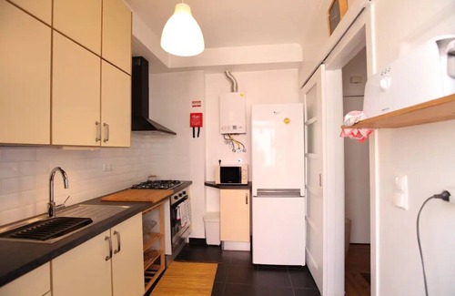 Odivelas Apartment | Private Terrace with Sun 15 minutes from Lisbon and the Airport