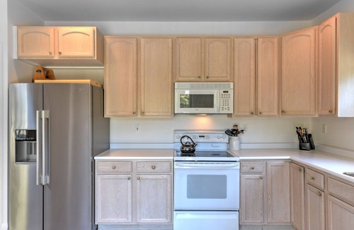 North Sea House | PRIVATE, TREE TOP VIEWS, DOUBLE-HEIGHT FOYER, CLOSE TO BRIDGEHAMPTON,.