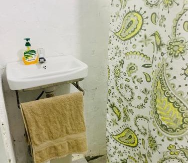 Nuku'alofa House | Private Twin Room - Tonga Coral Cottage