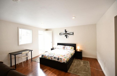 Daly City House | Private Unit/Private Bathroom Near BART & SF